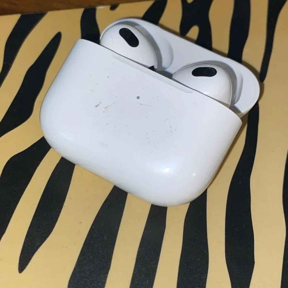 Apple White Wireless Earbuds
